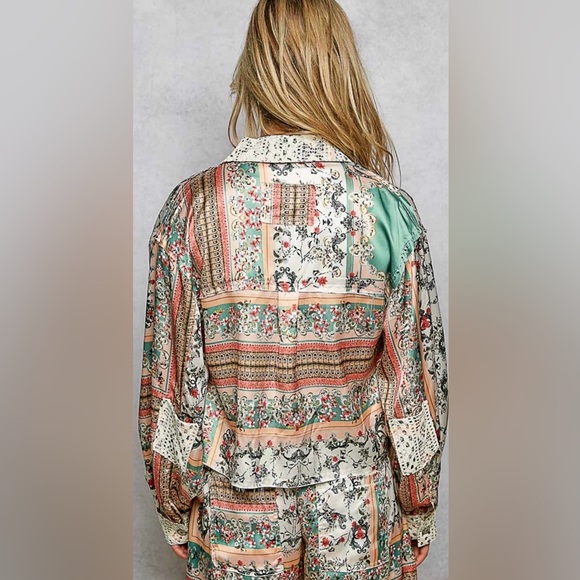 Floral Print Top or jacket 🌟 - Picture 2 of 3